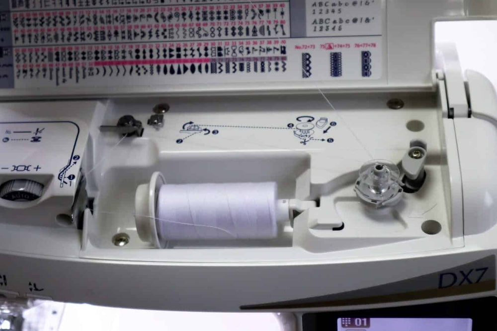 Erfahrungsbericht & Test der Juki HZL-DX7: Warum die Maschine schwer zu toppen ist