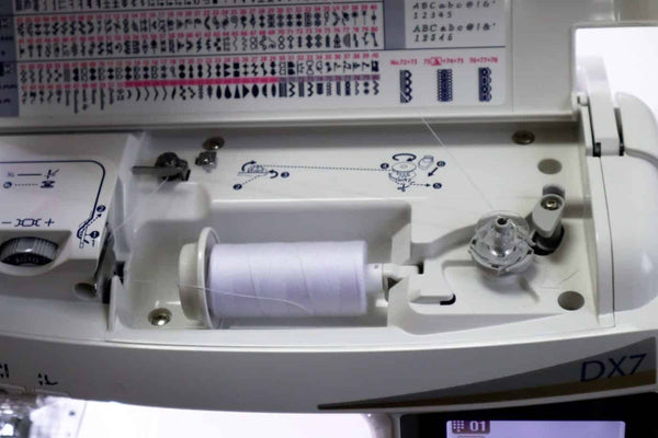 Erfahrungsbericht & Test der Juki HZL-DX7: Warum die Maschine schwer zu toppen ist