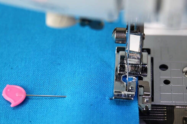 Overlock-Stich mit der Nähmaschine: So geht's!