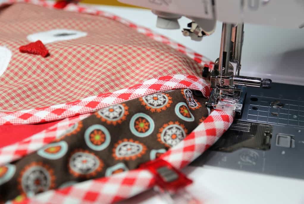 Topflappen mit Schrägband einfassen