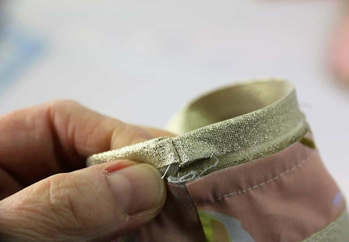 Schrägband umfalten und absteppen