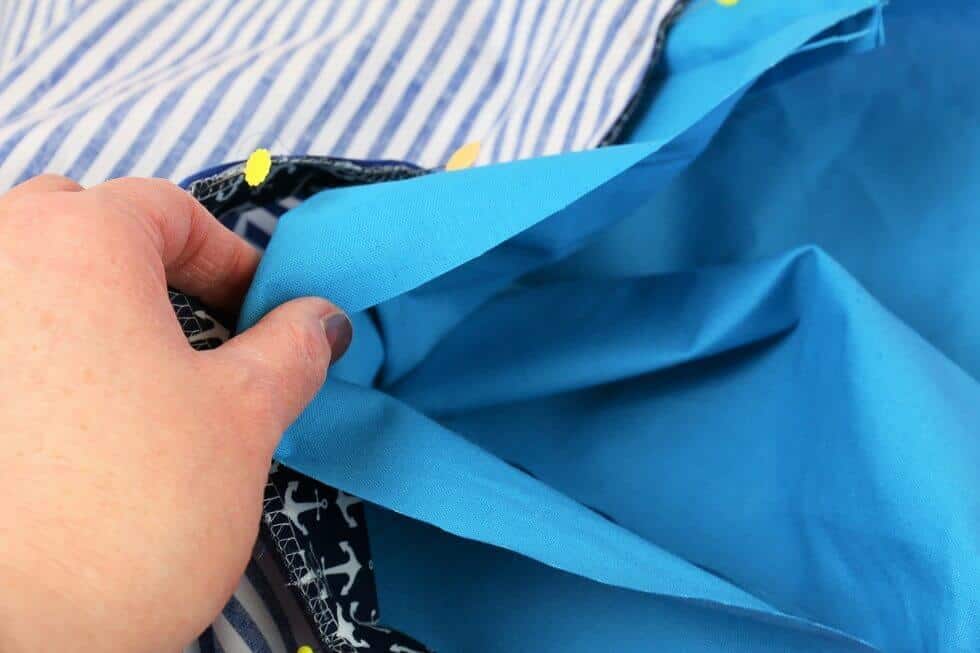 Futter in Außenbeutel stecken