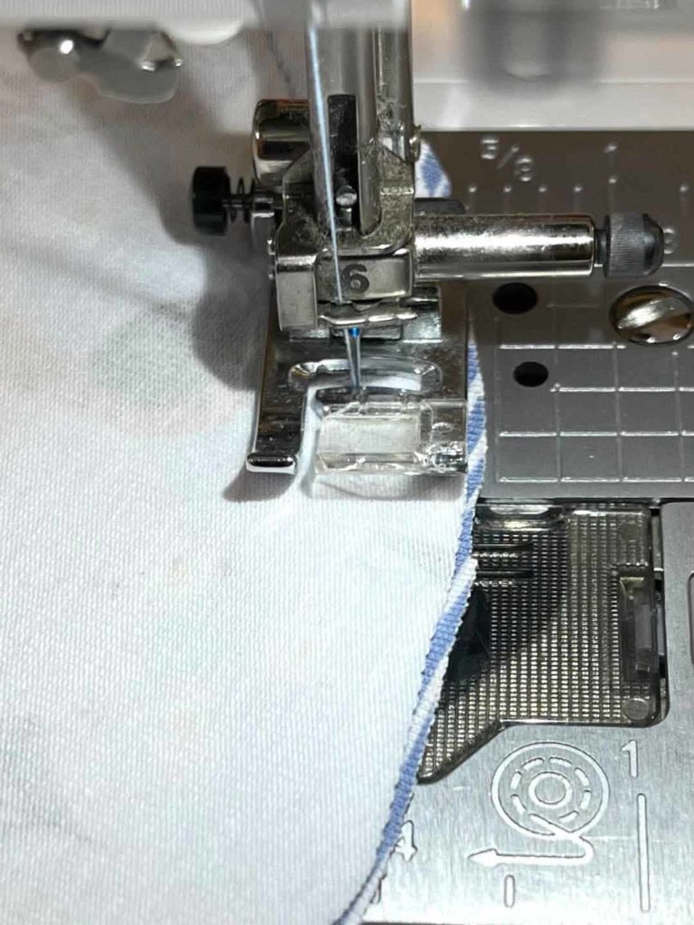 Schritt 2: Nähen, Nahtzugabe einkürzen und Vlies aufbügeln