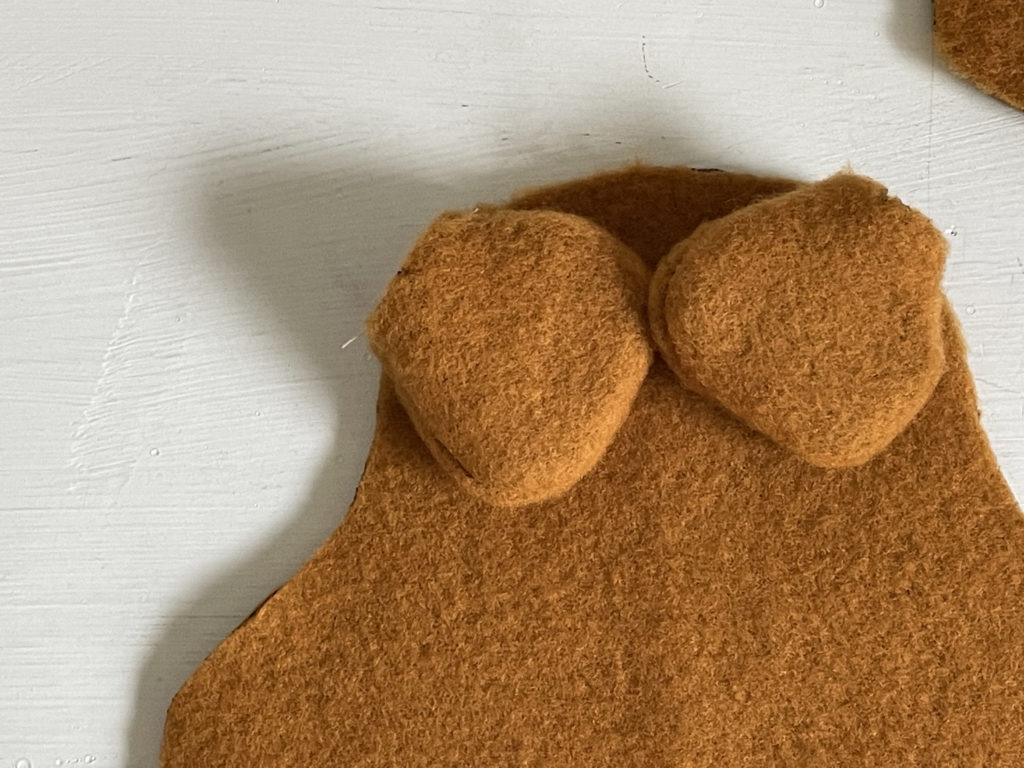 Öhrchen verstürzen und anstecken