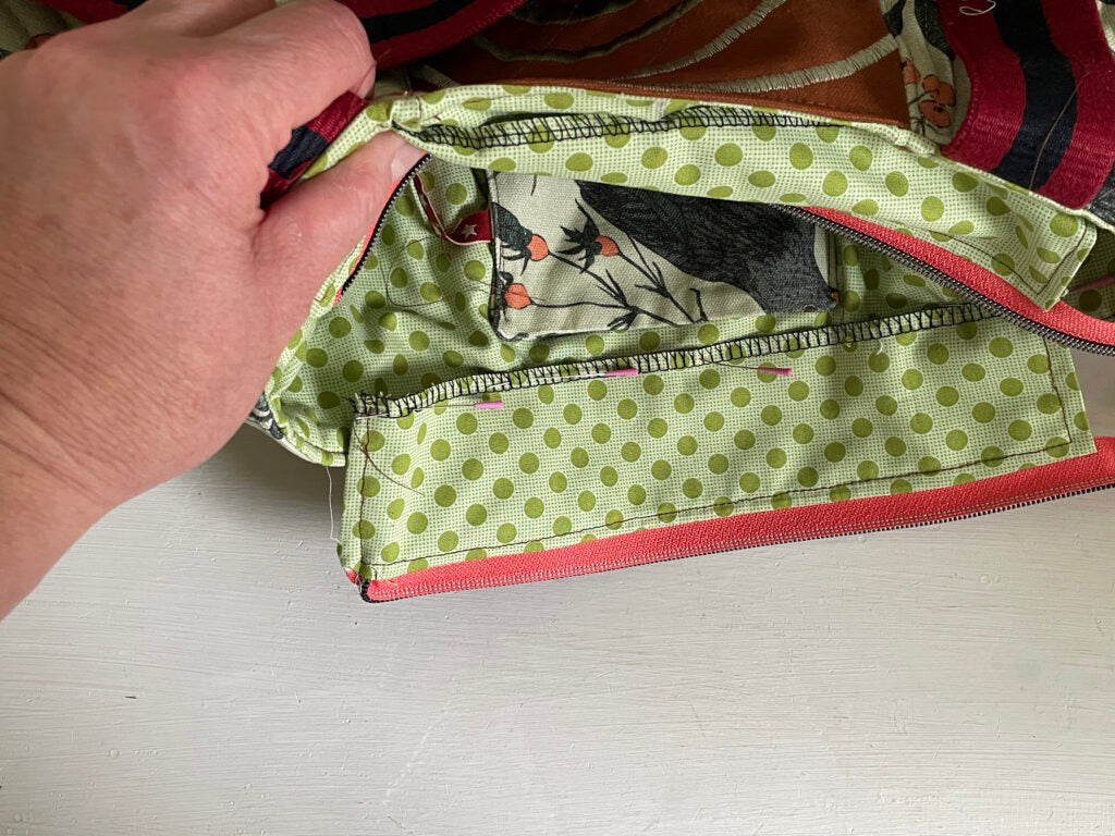 Schritt 11: Panel an die Tasche stecken