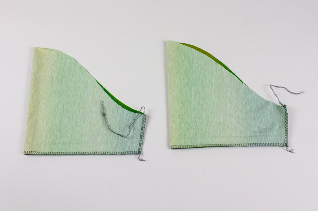Nähe die Ärmelkanten mit der Overlock zusammen