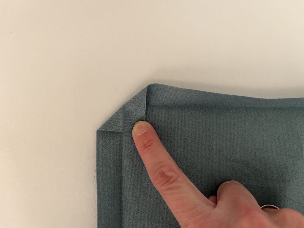 Ecken zur linken Seite falten
