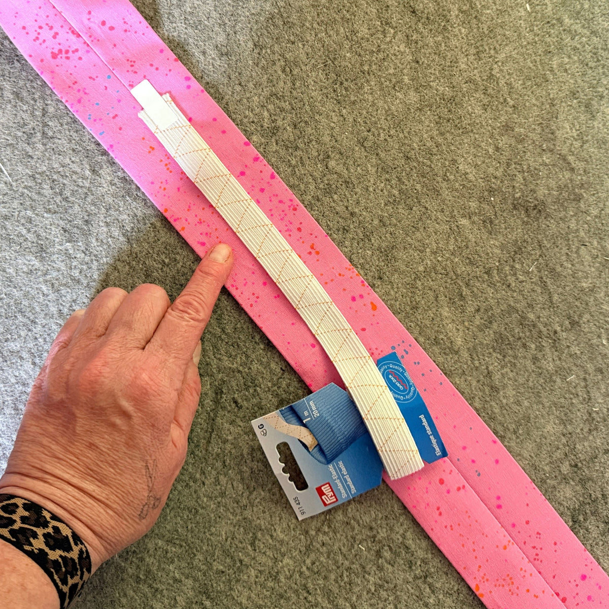 Gummiband positionieren