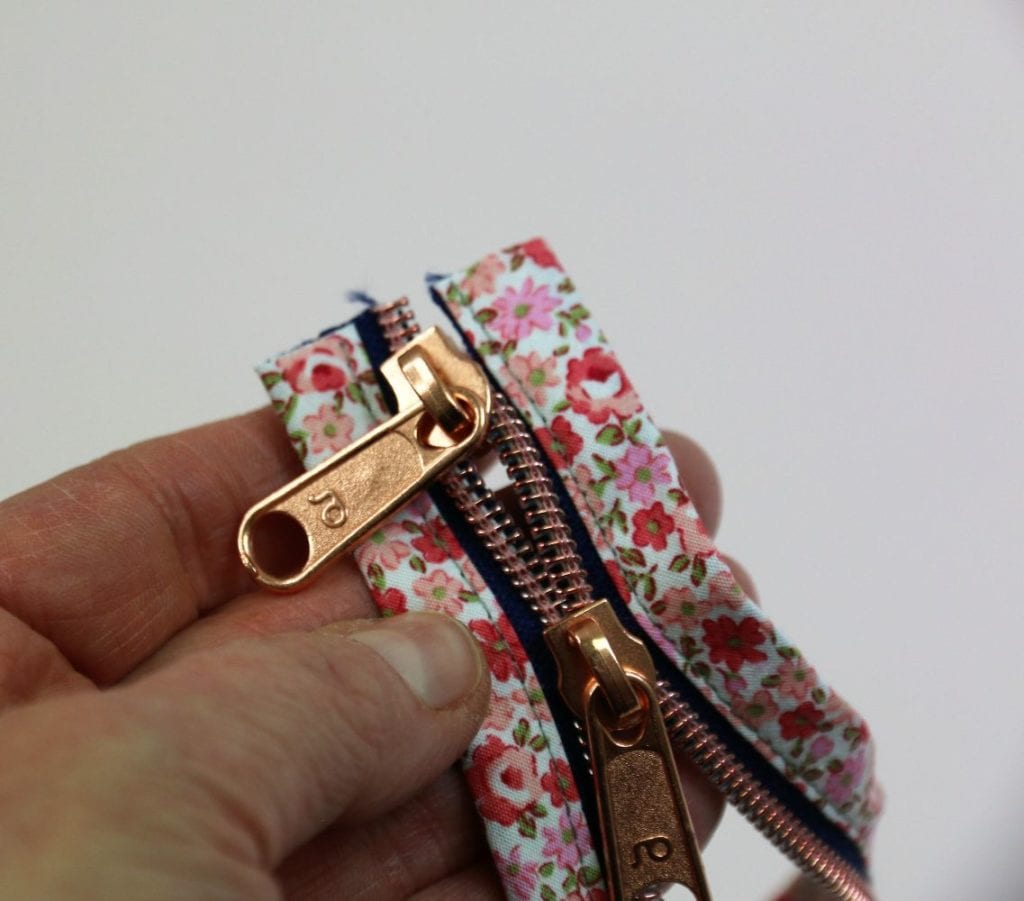 Weitere Zipper auffädeln
