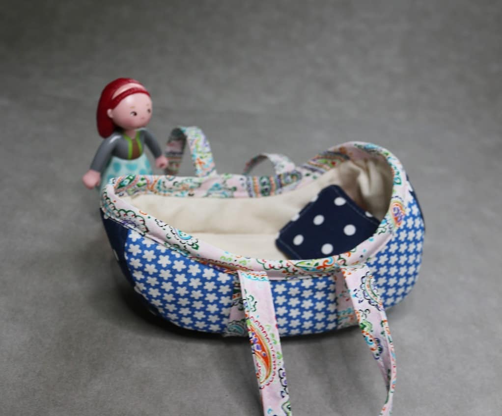 Doll bed - PuppenBett - SewSimple.de